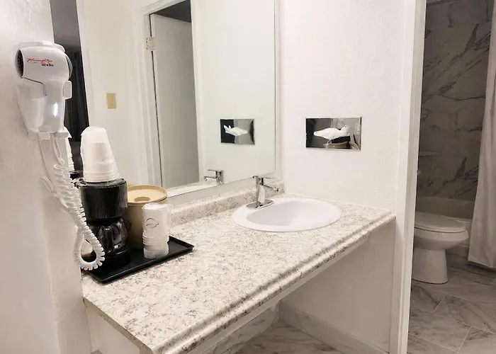 Alamo & Motel 2*