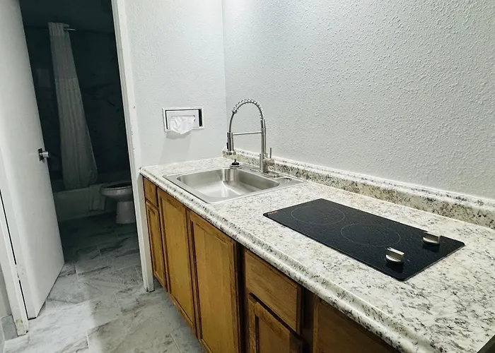 Alamo & Gillette